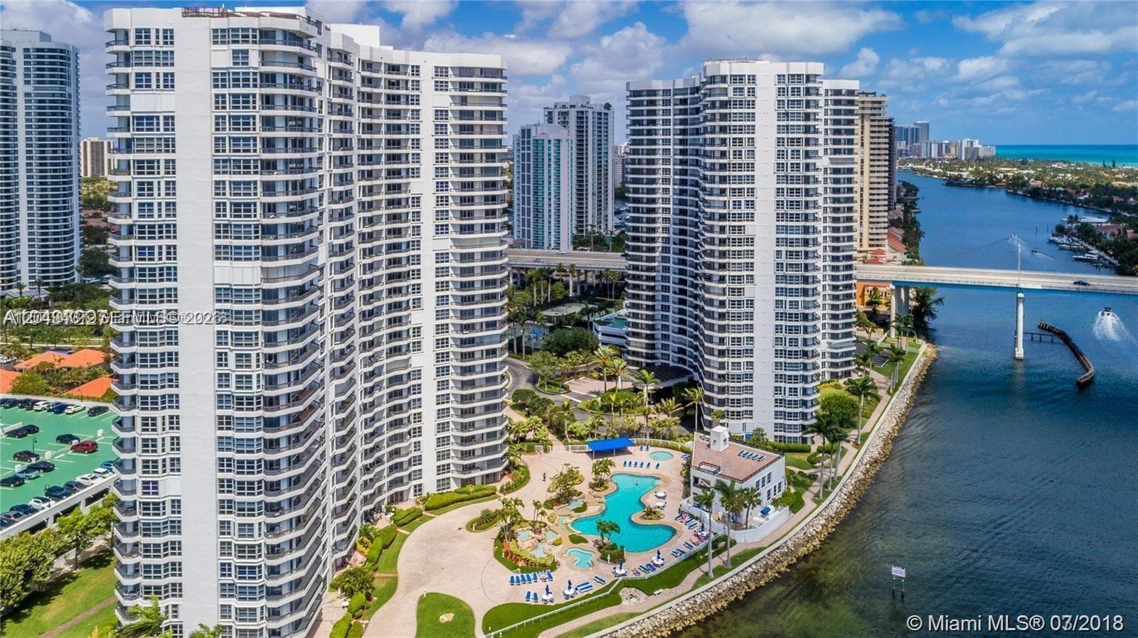 3600 Mystic Pointe Dr 1401 photo 1