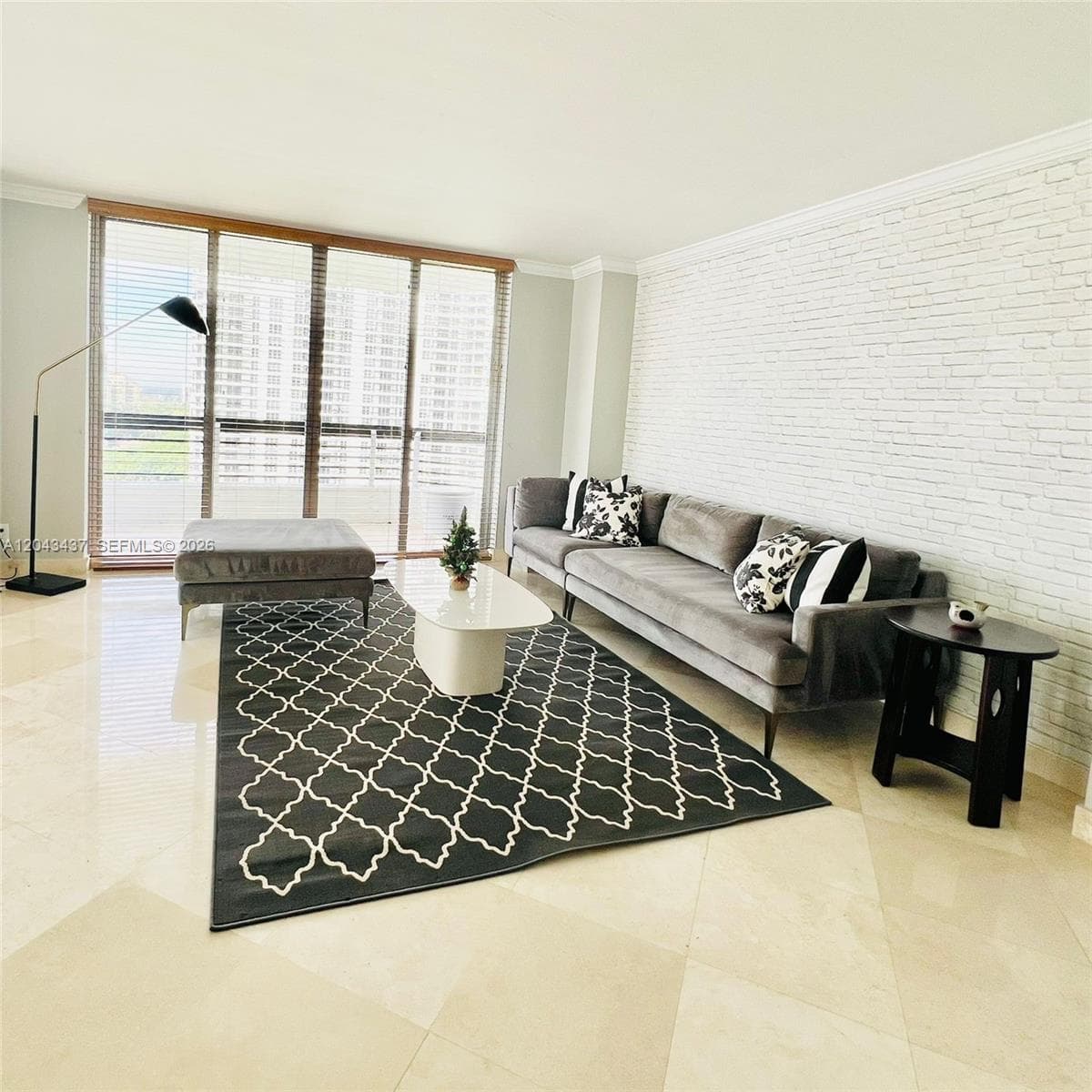 3600 Mystic Pointe Dr 1401 photo 5