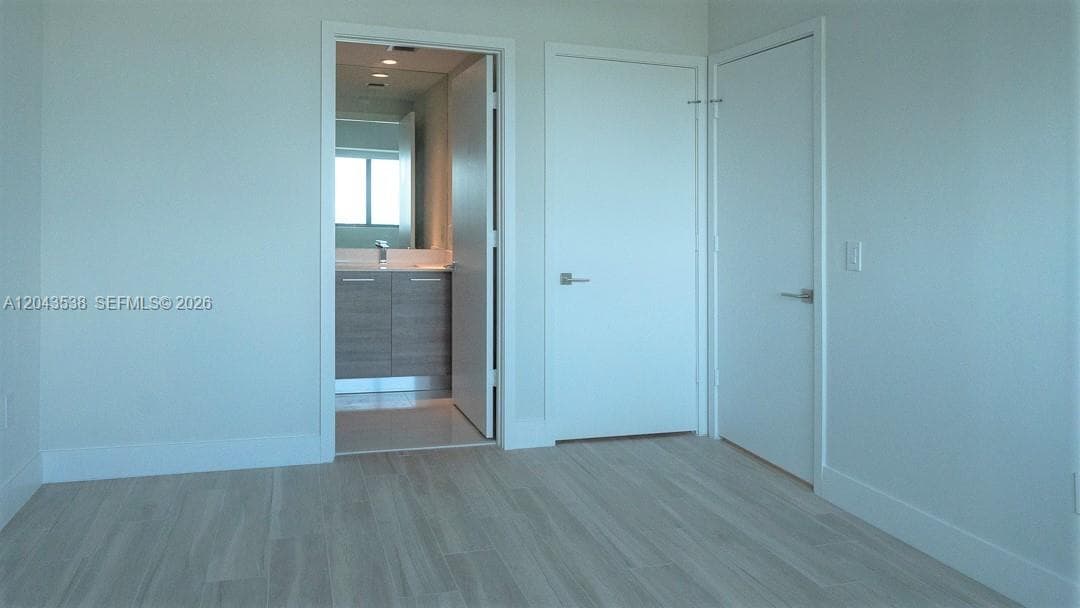 650 NE 32nd St 1102 photo 5