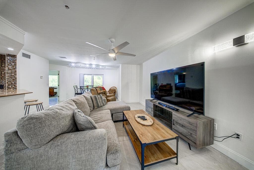 500 Scotia Drive 302 photo 4