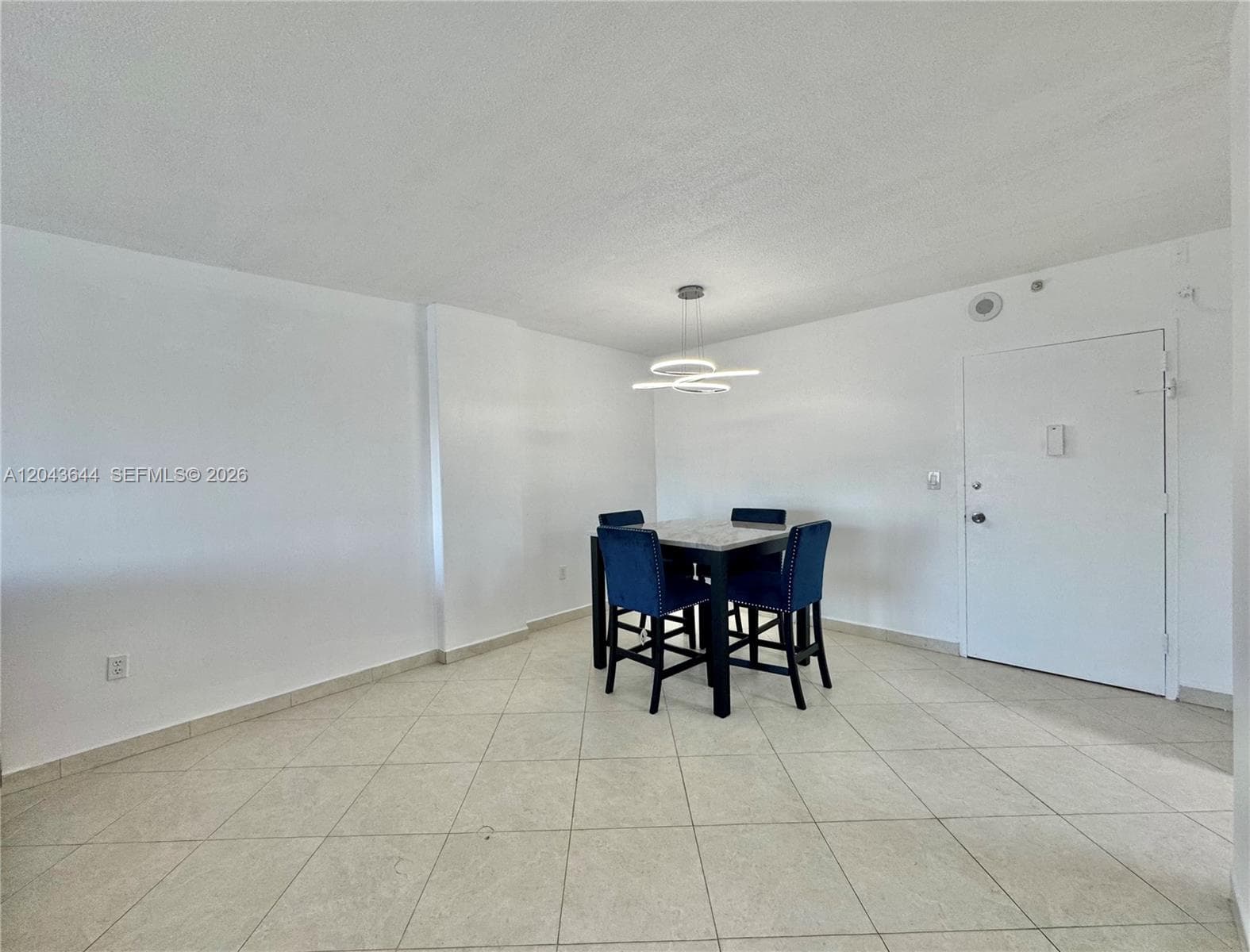 400 Kings Point Dr 411 photo 8
