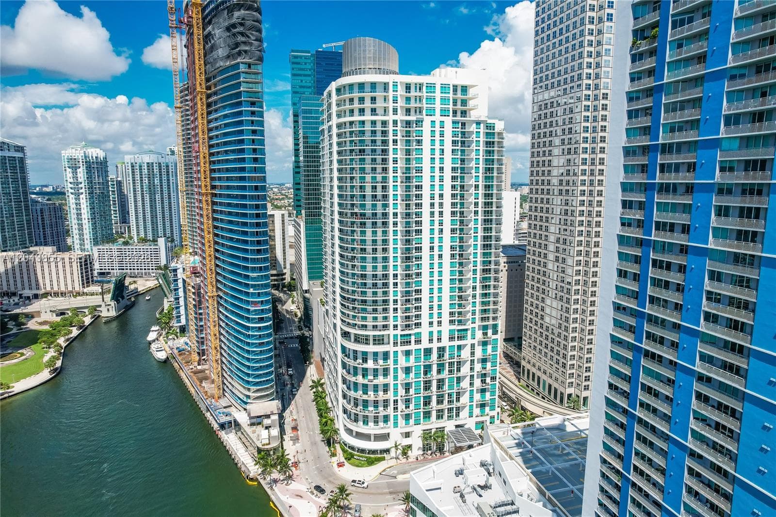 300 S Biscayne Blvd L-612 photo 2