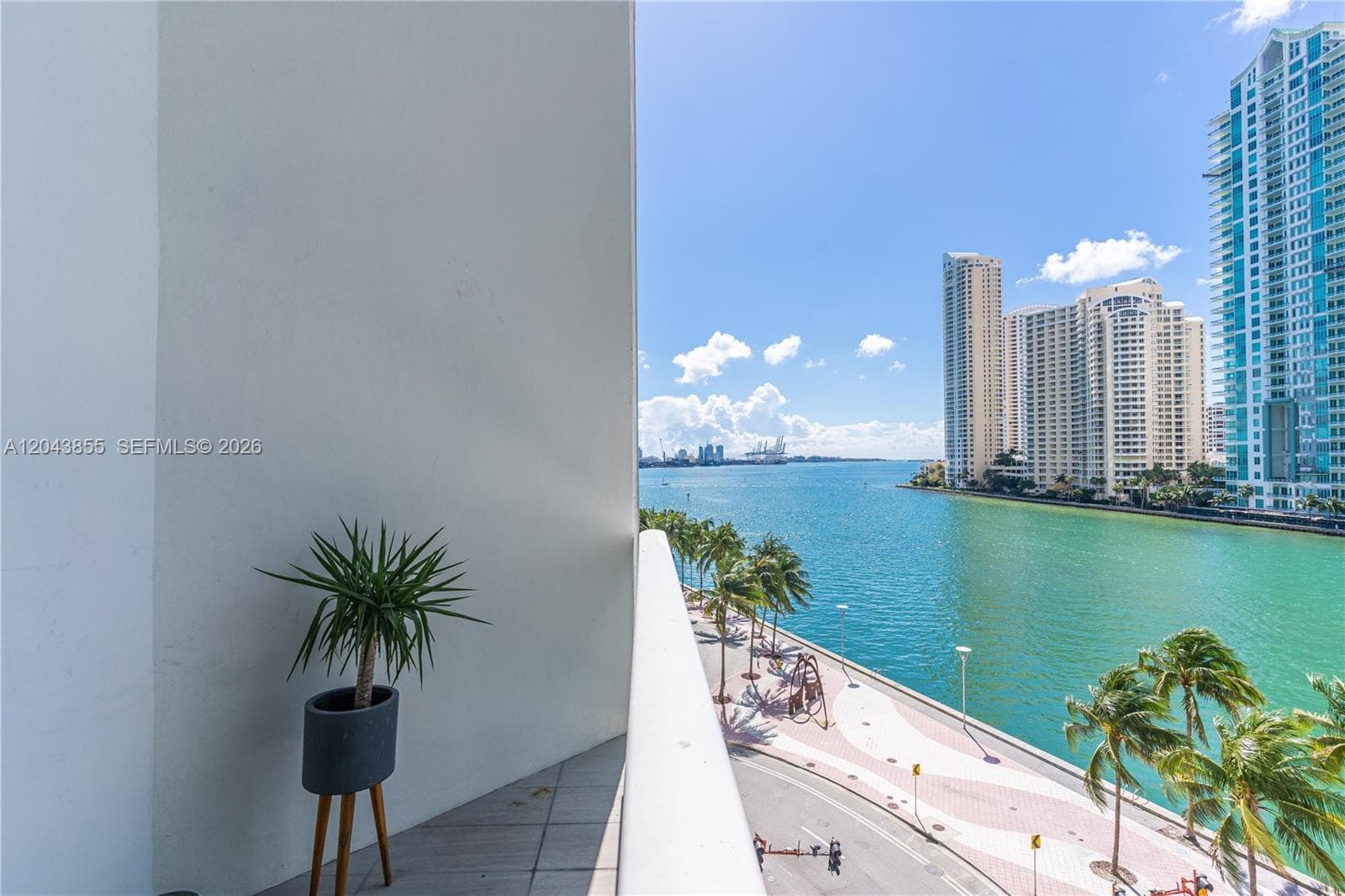 300 S Biscayne Blvd L-612 photo 8