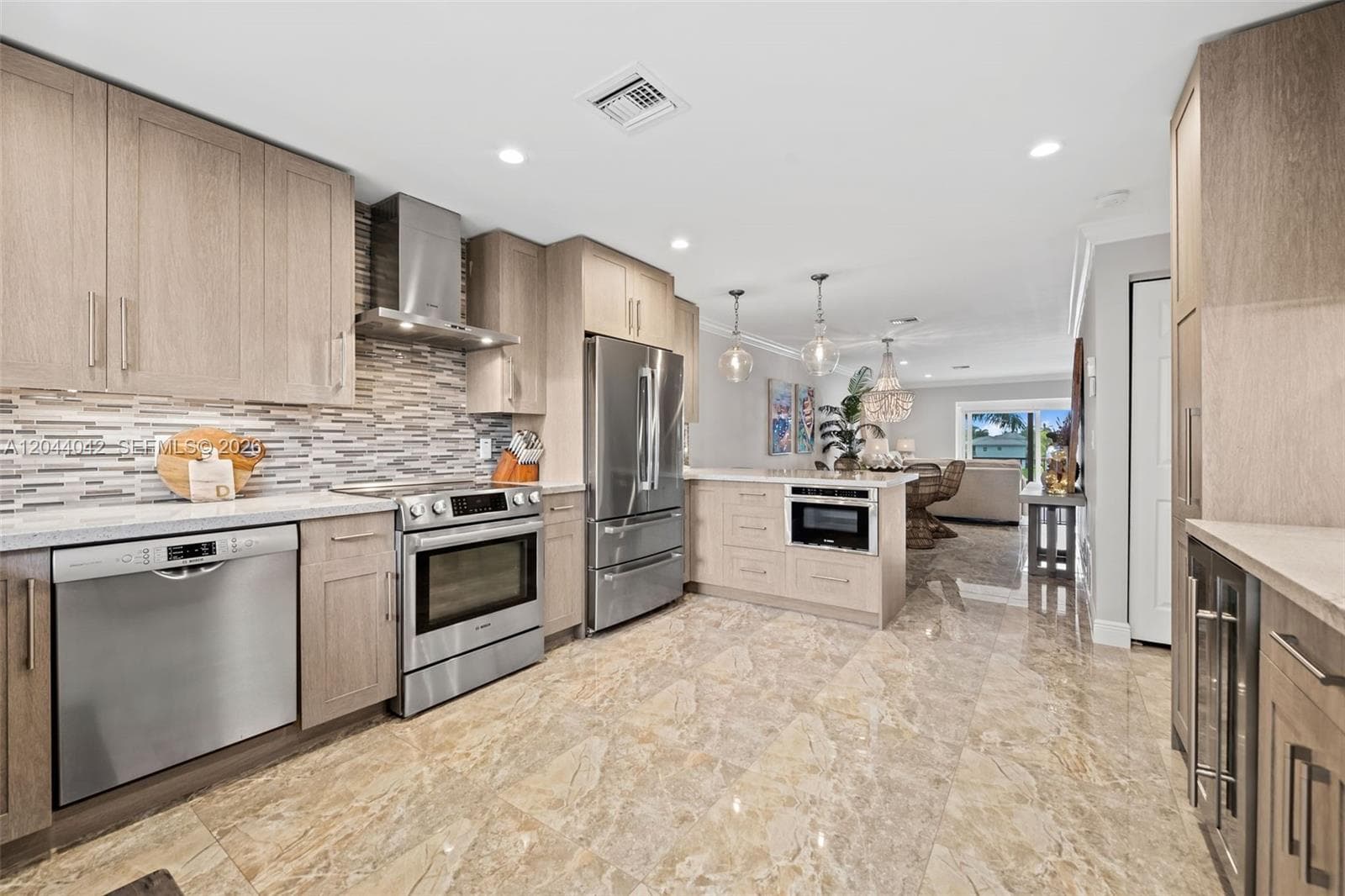 711 N Riverside Dr #302 5