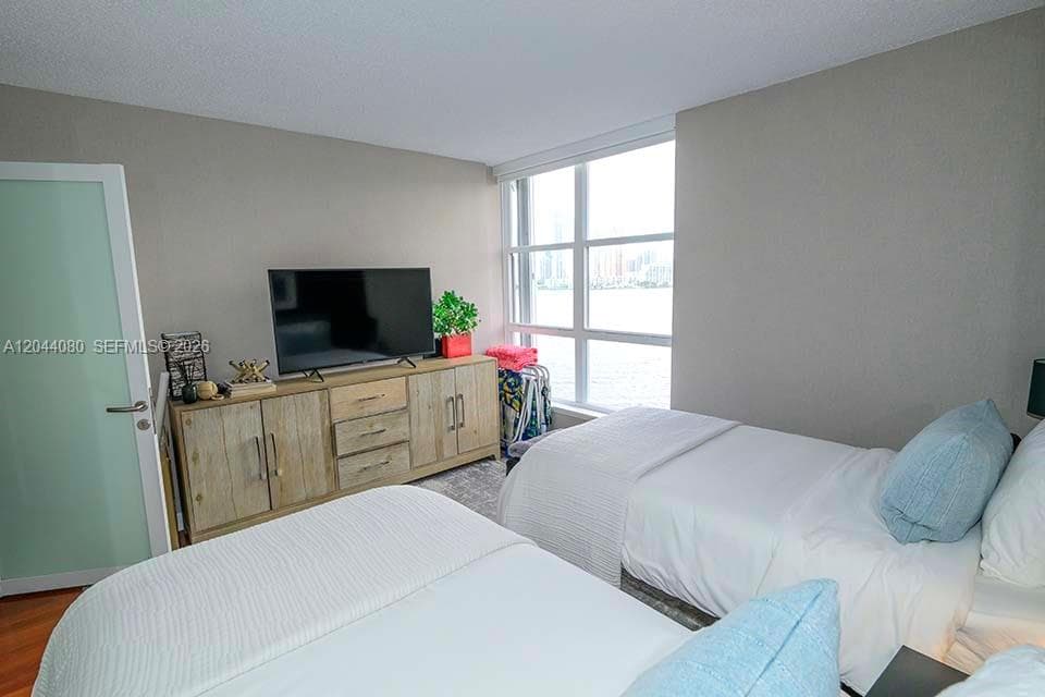 3600 Mystic Pointe Dr 718 photo 16