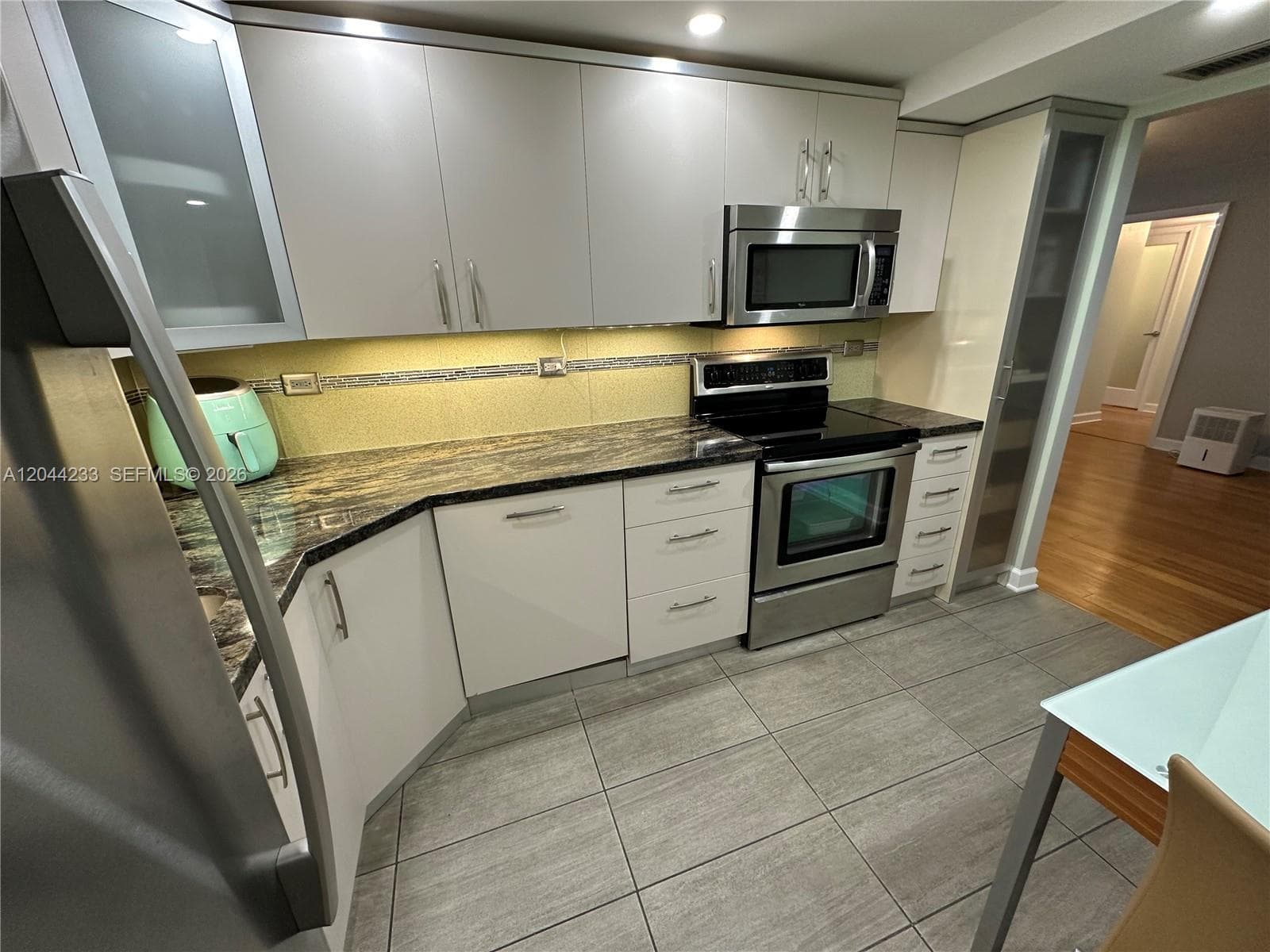 6039 Collins Ave 1205 photo 3