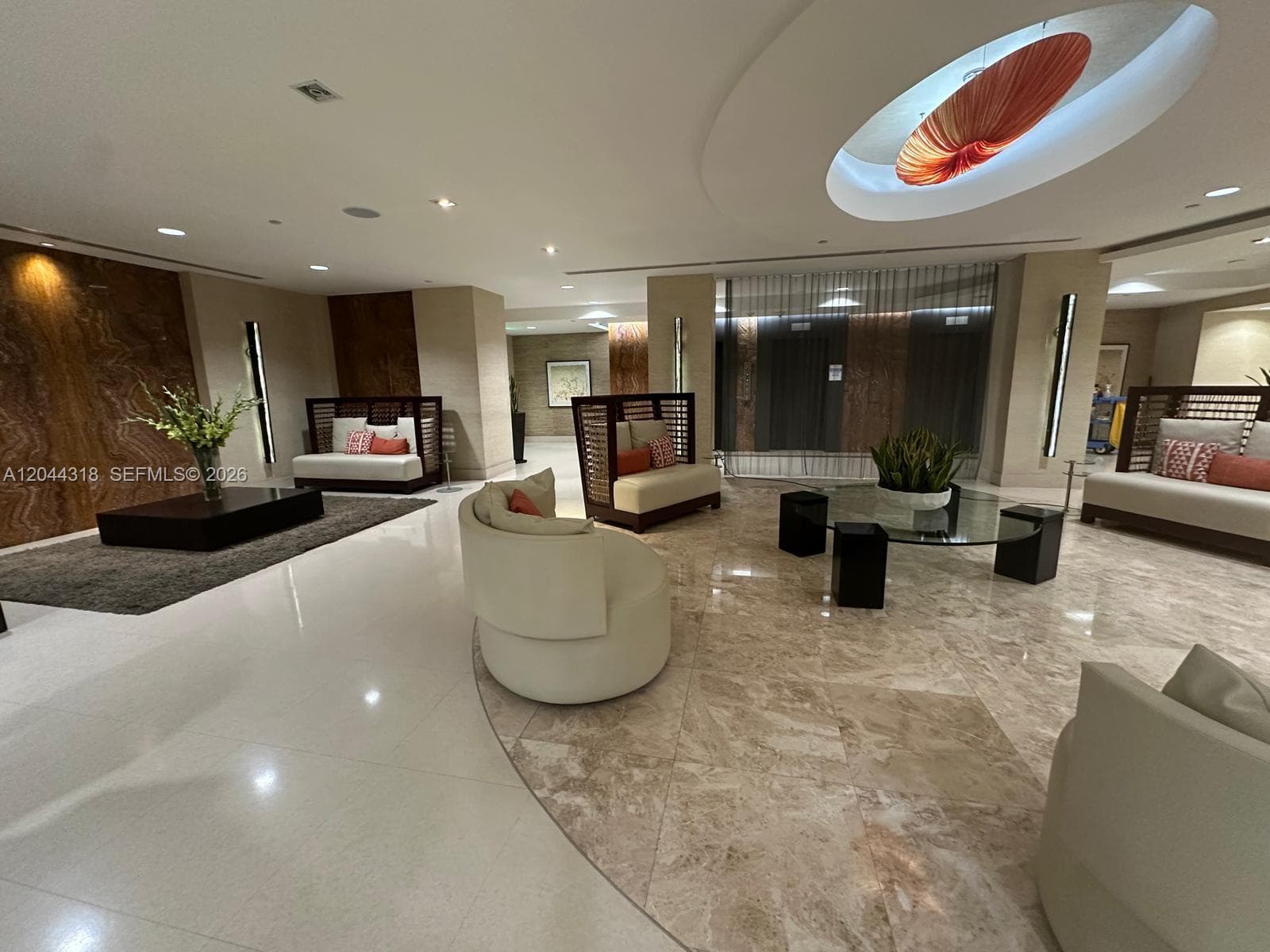 2555 Collins Ave 2006 photo 15
