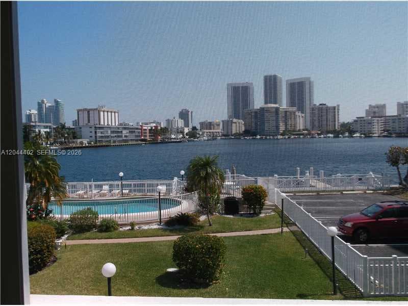 450 GOLDEN ISLES DR 2H photo 15