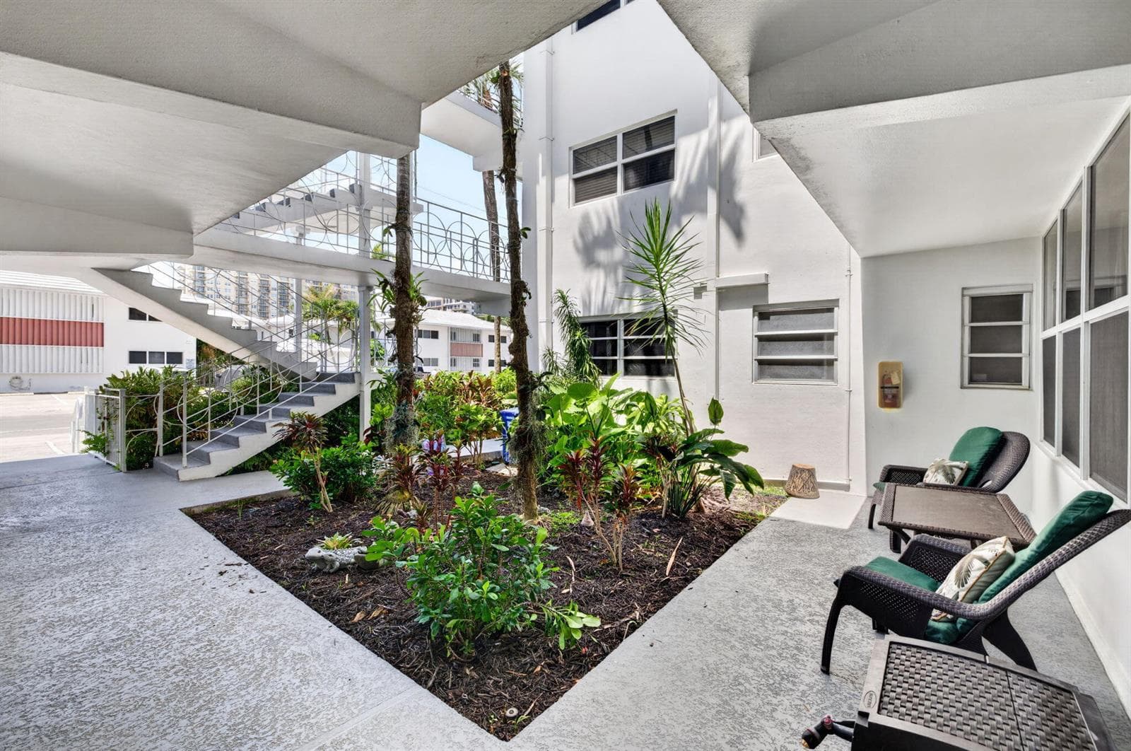 2727 Yacht Club Boulevard #1b 2