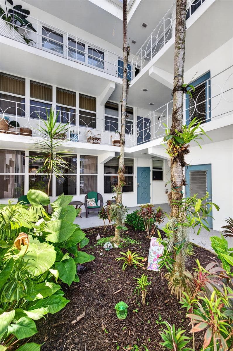 2727 Yacht Club Boulevard #1b 5