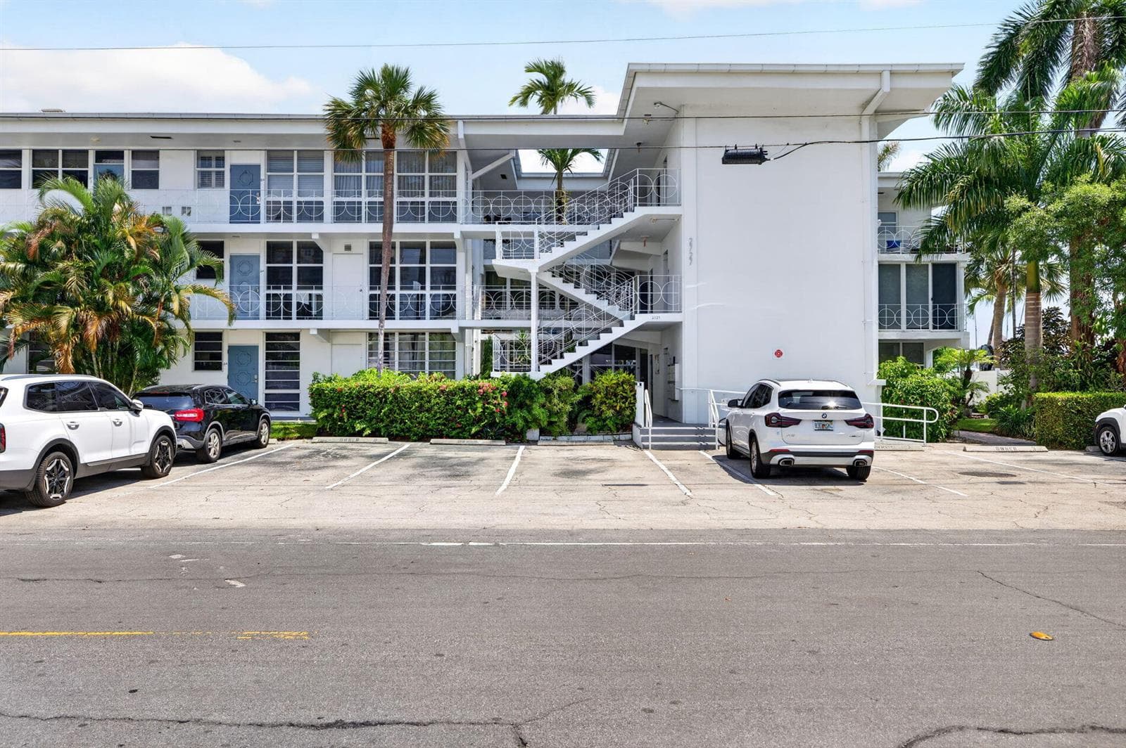 2727 Yacht Club Boulevard #1b 1