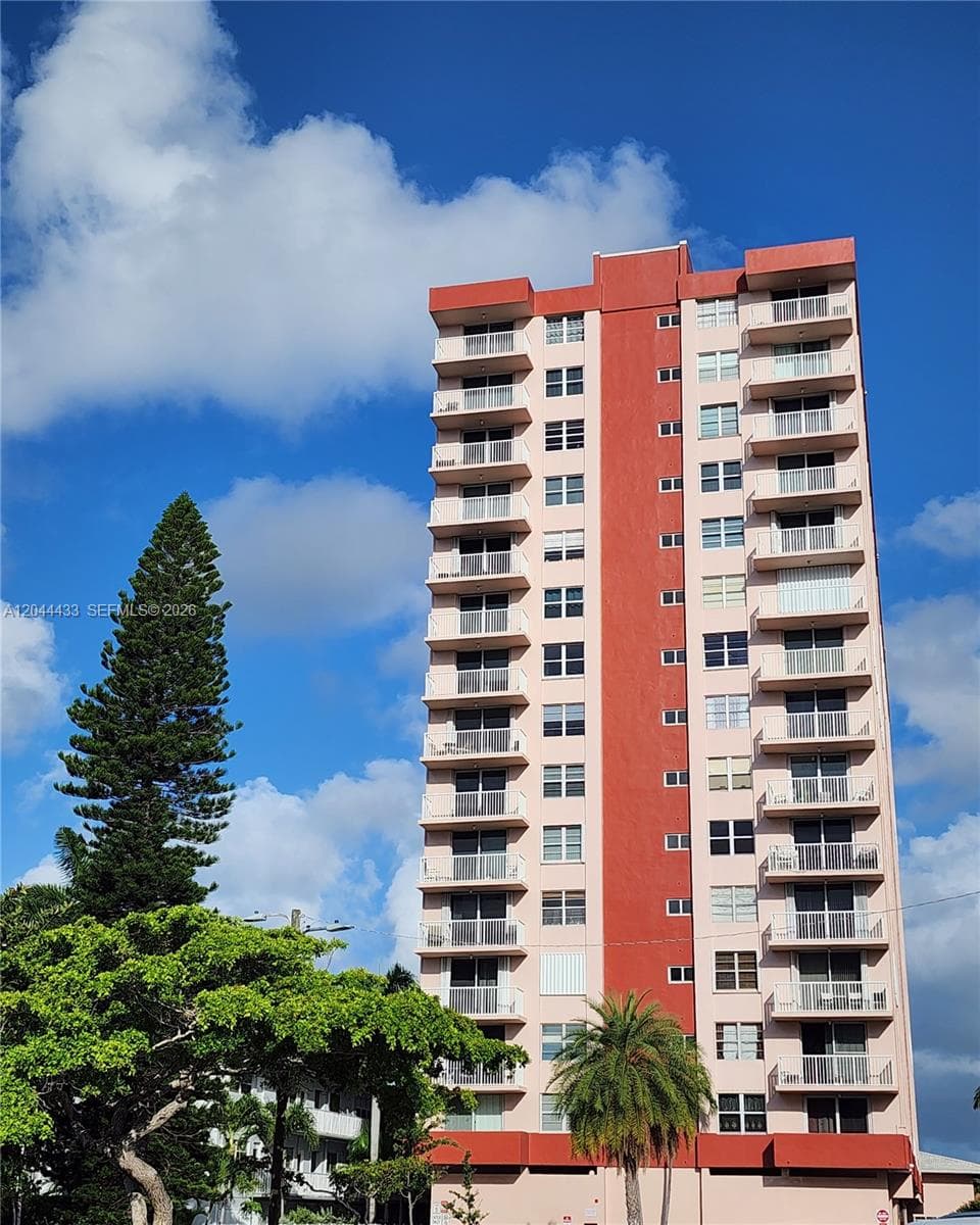 3161 S Ocean Dr 404 photo 1
