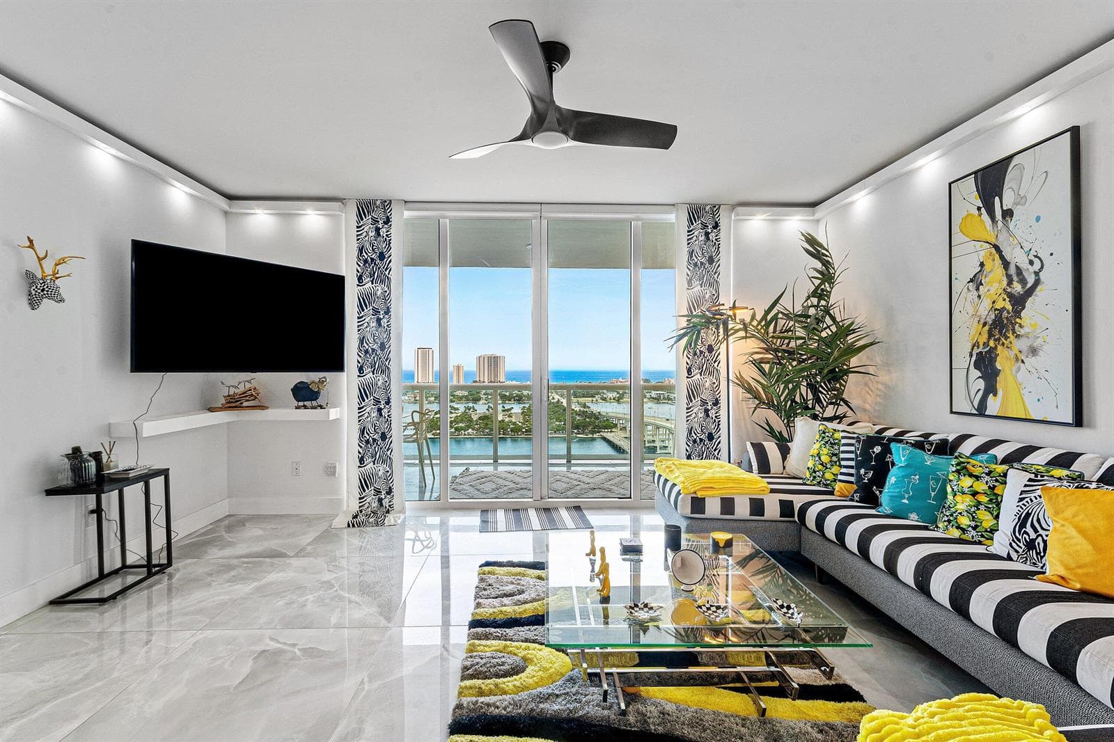 2640 Lake Shore Drive #2112 3