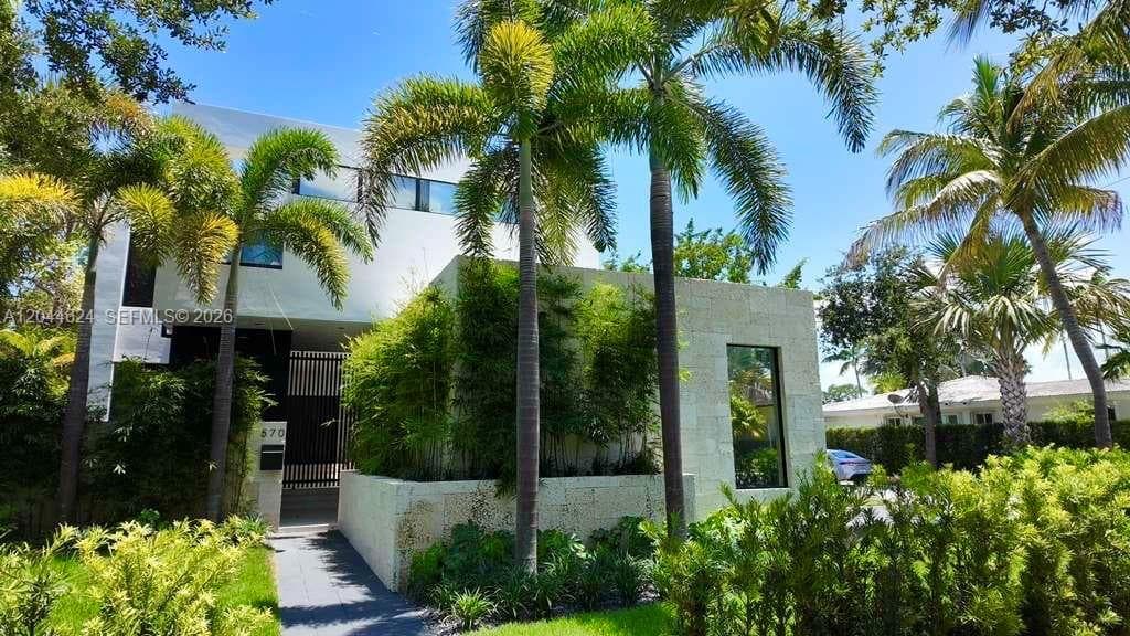 570 S Shore Dr 1