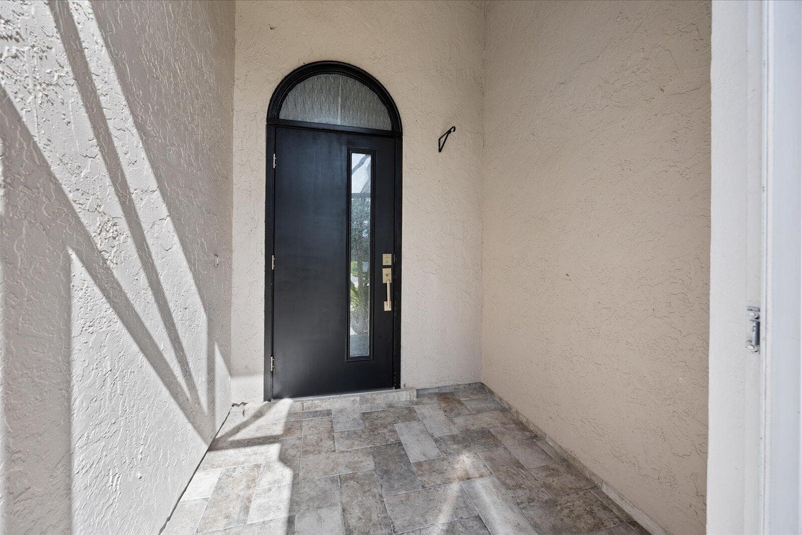 160 NE Twylite Terrace 3