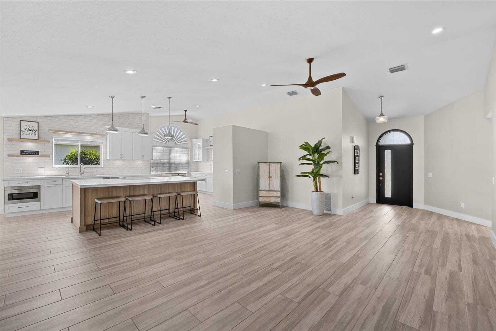 160 NE Twylite Terrace 4