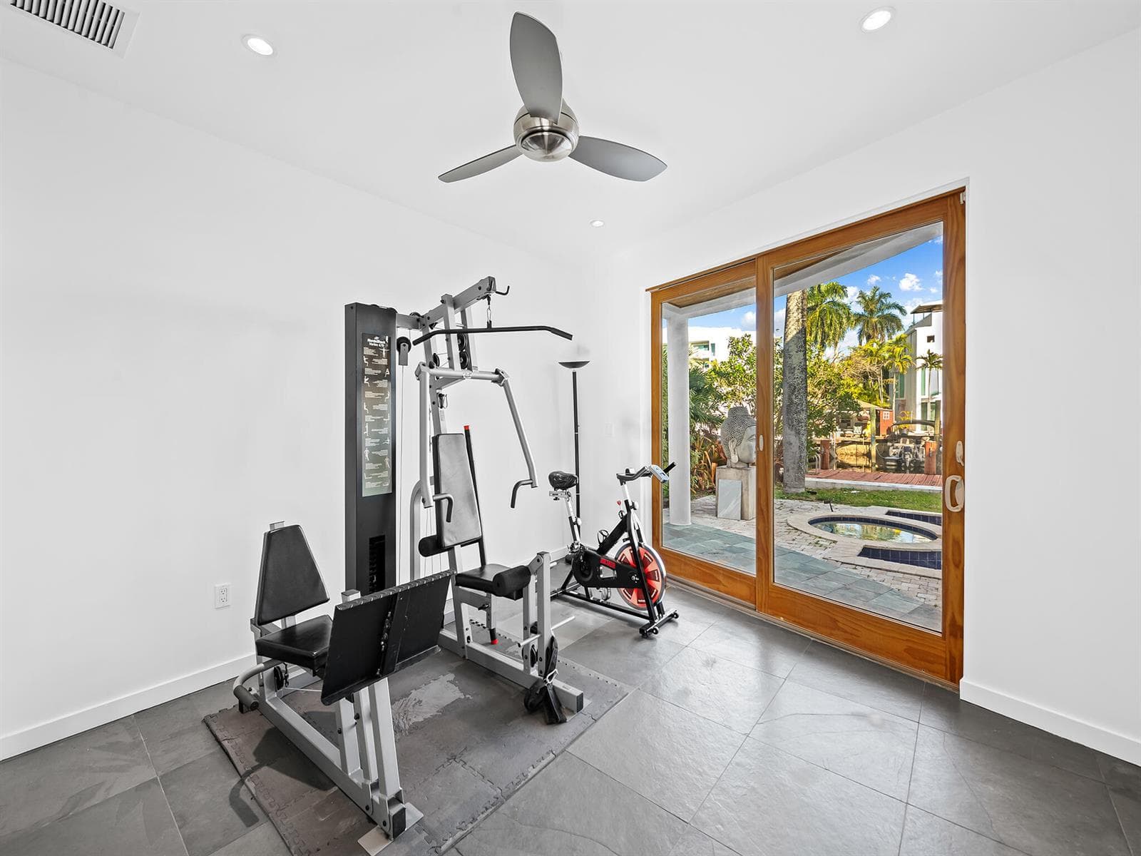 450 Victoria Terrace photo 23