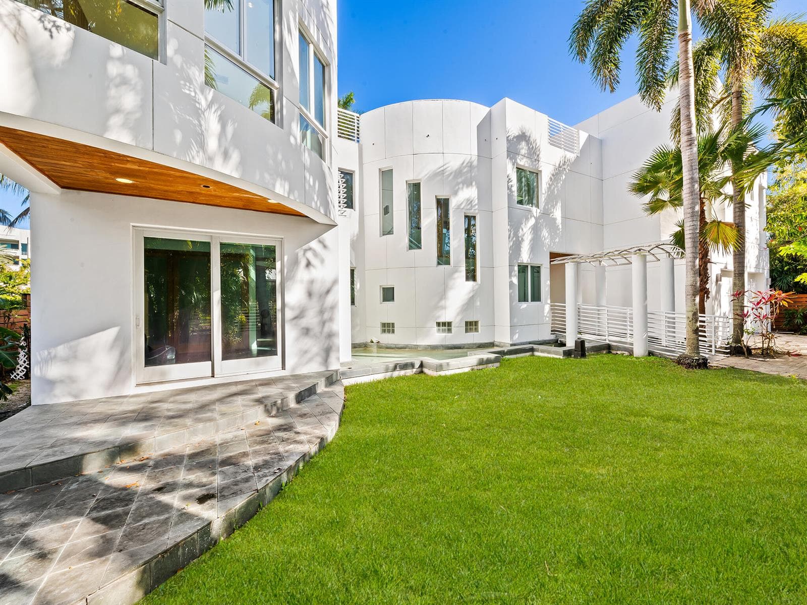 450 Victoria Terrace photo 13