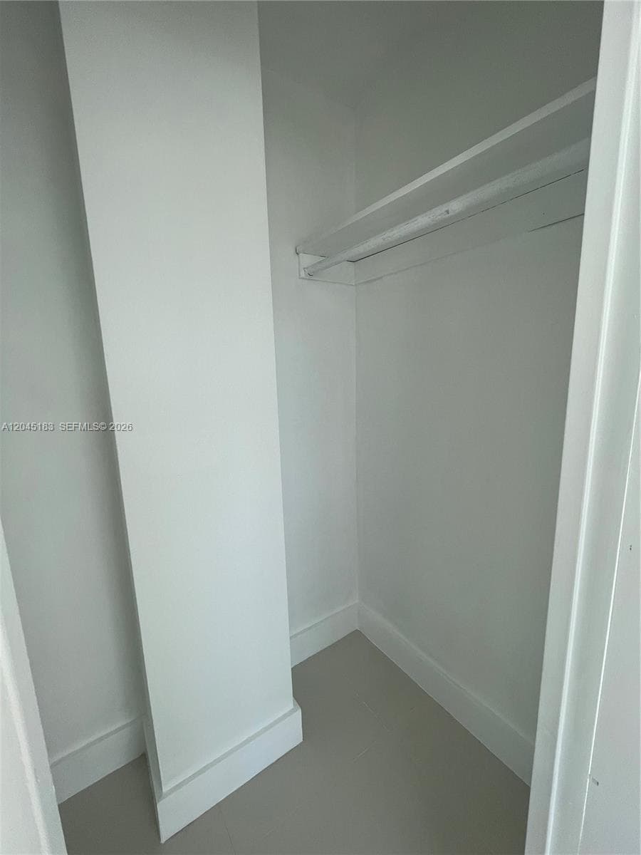 220 Kings Point Dr 502 photo 11