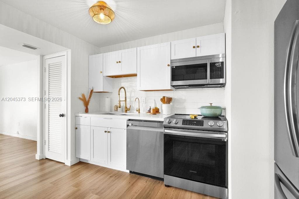 9800 W Bay Harbor Dr 503 photo 21