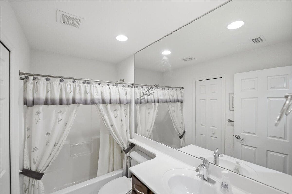 130 Mediterranean Boulevard N photo 20