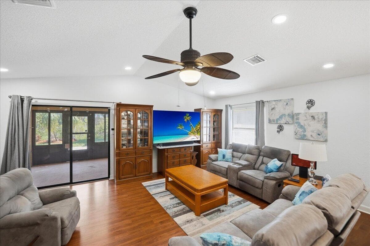 130 Mediterranean Boulevard N photo 10