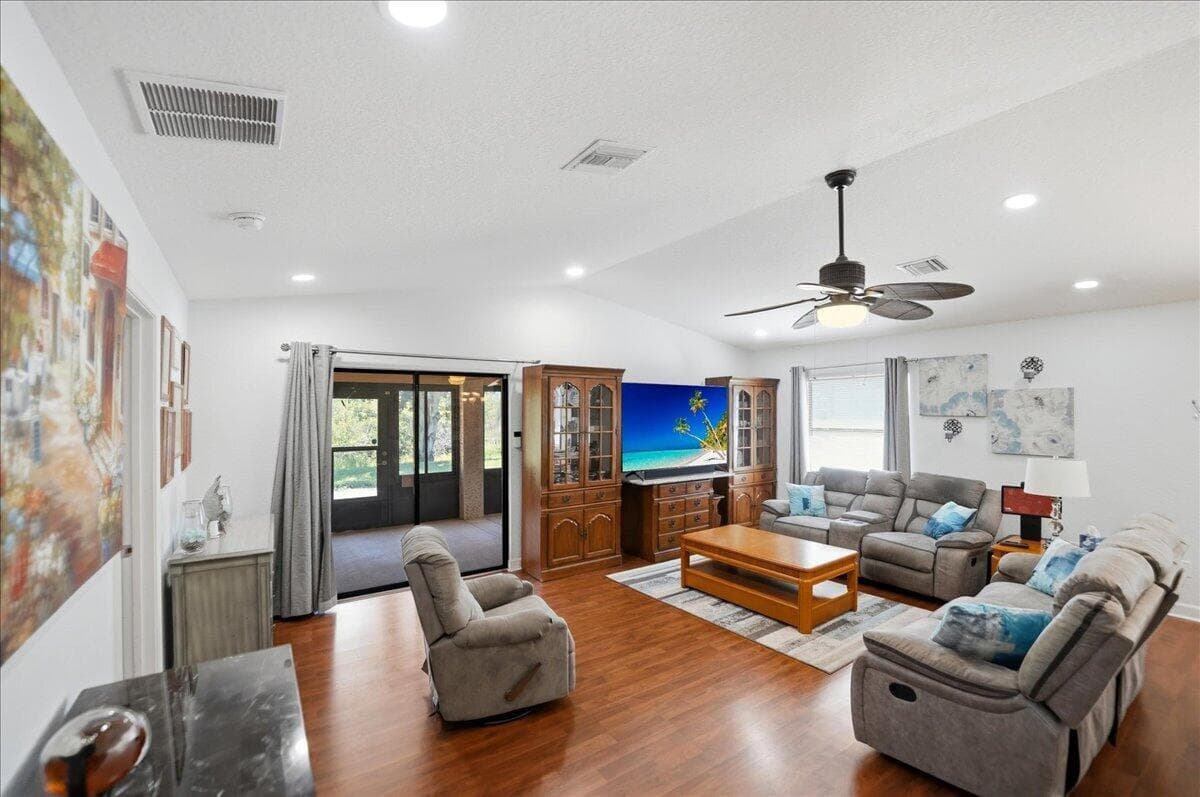 130 Mediterranean Boulevard N photo 11