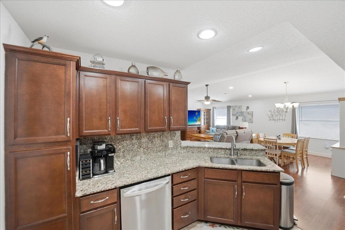 130 Mediterranean Boulevard N photo 8