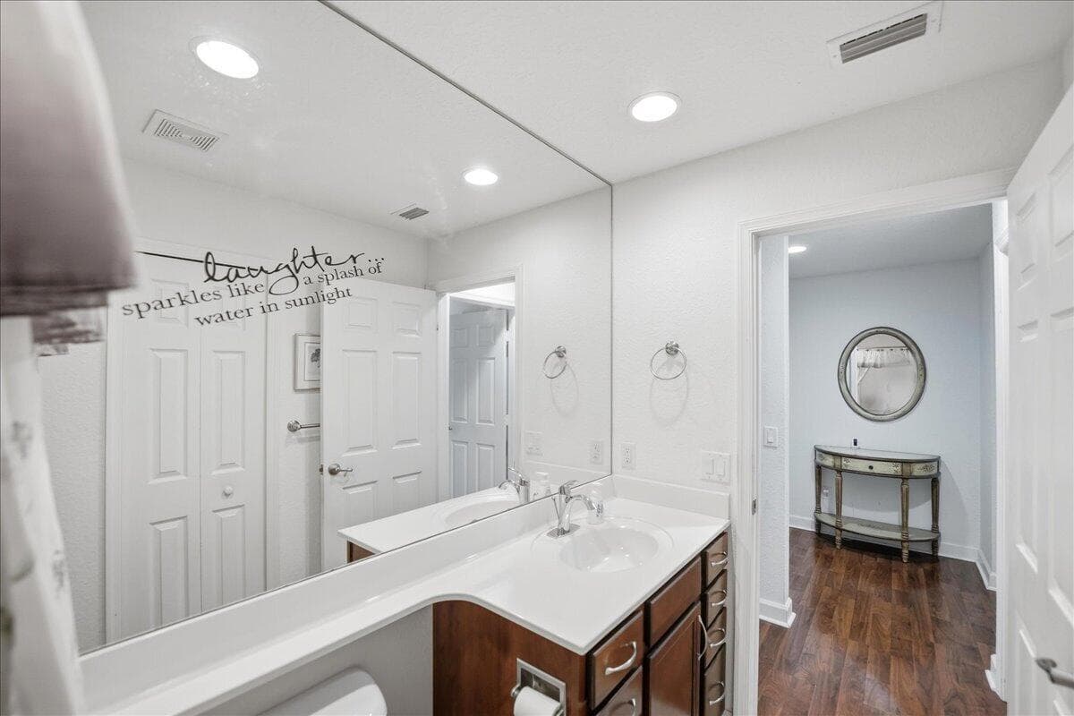 130 Mediterranean Boulevard N photo 21