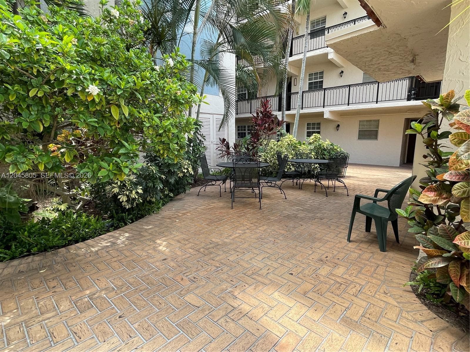 610 Tennis Club Dr 104 photo 2