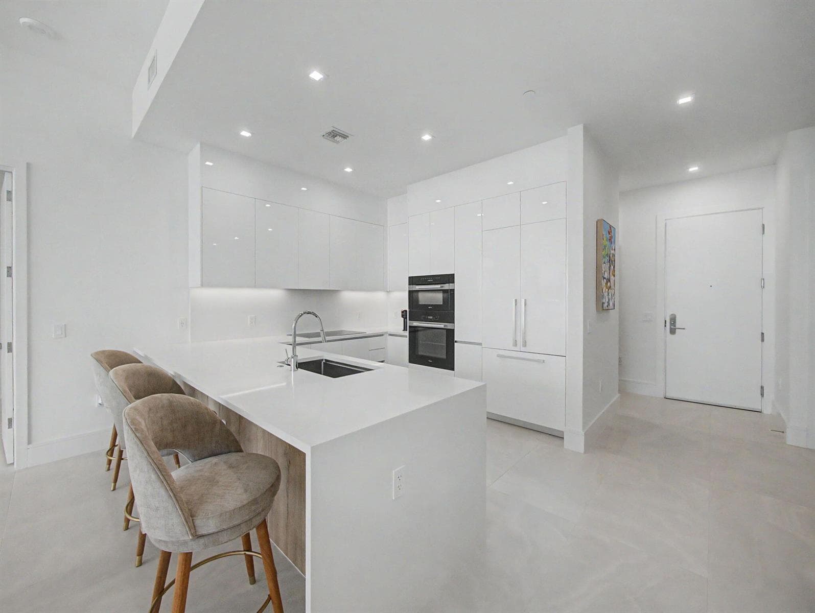 220 Lake Shore Drive 621 photo 6