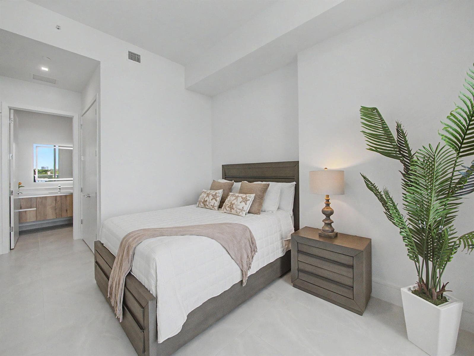 220 Lake Shore Drive 621 photo 17