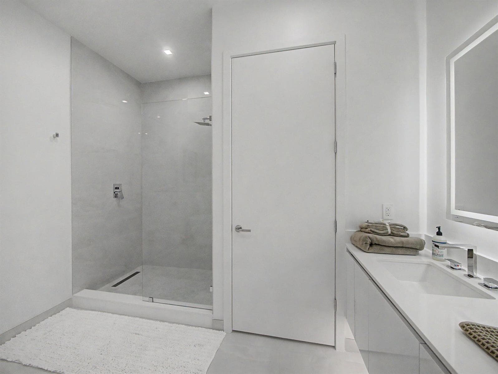 220 Lake Shore Drive 621 photo 15