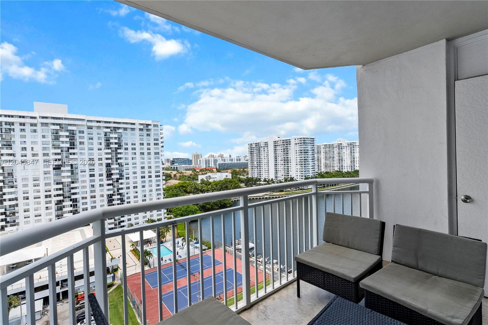 18071 Biscayne Blvd 1404 photo 11