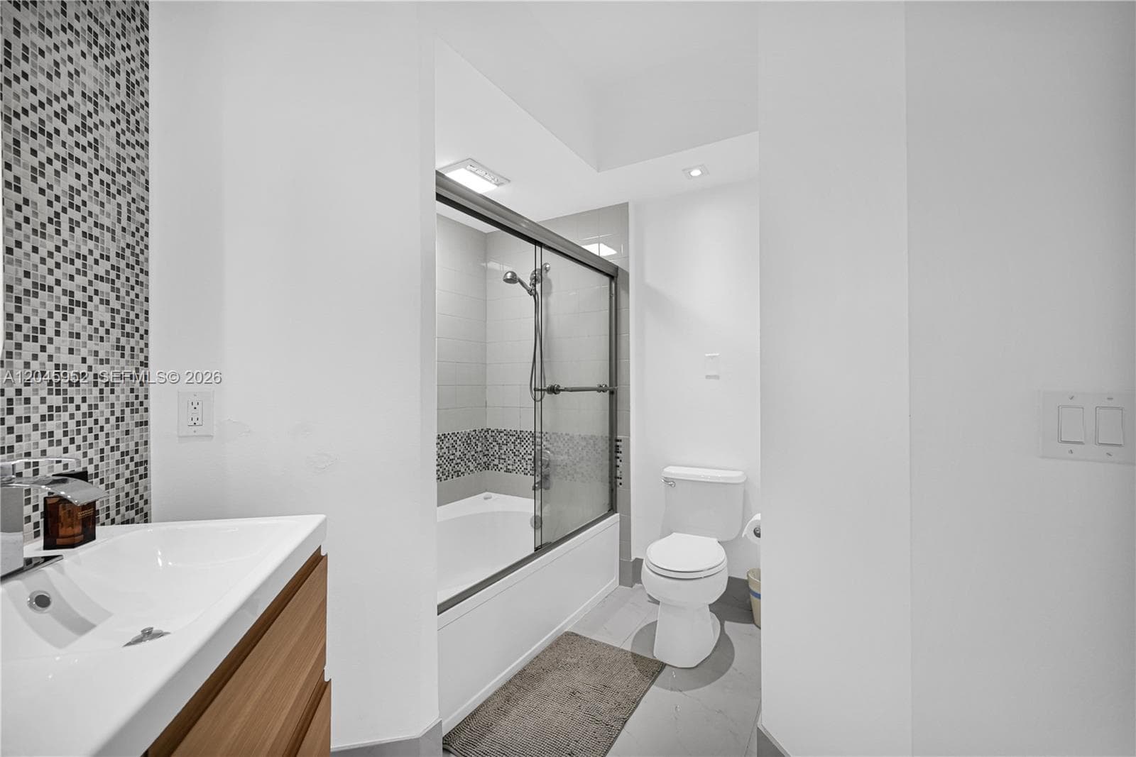 3245 NE 184th St 13104 photo 6