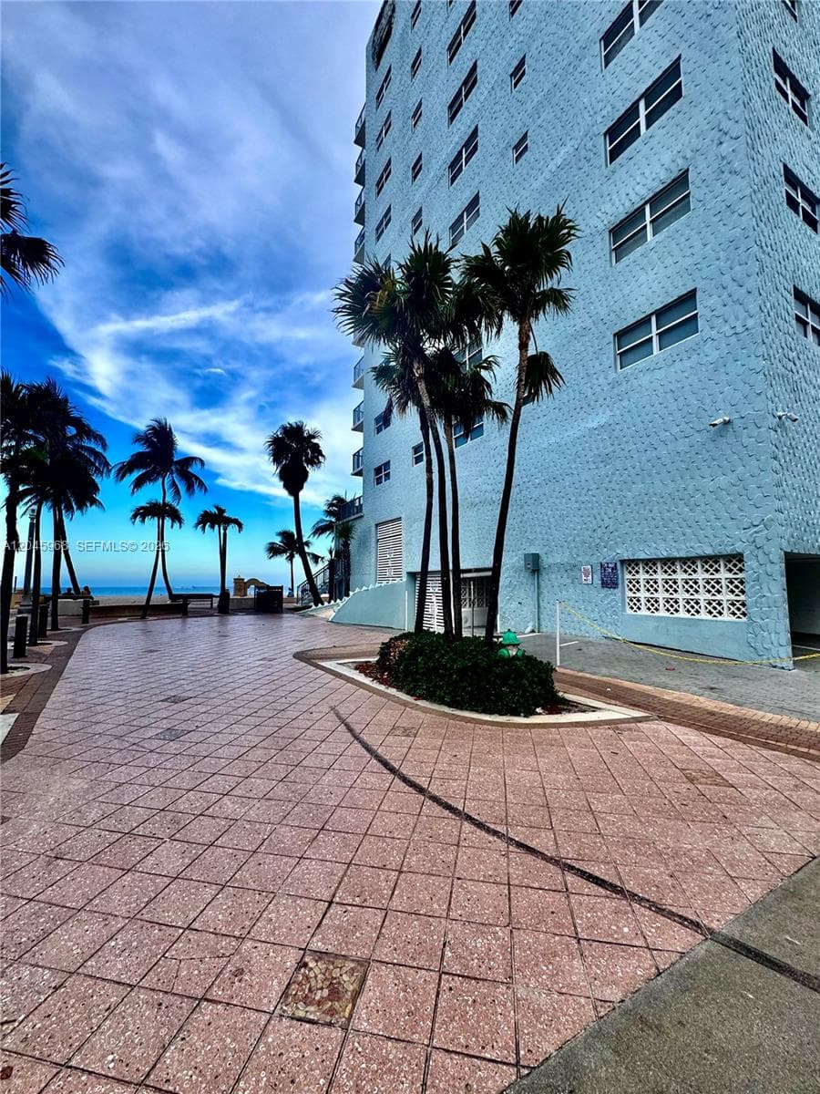 400 N Surf Rd RGB photo 3