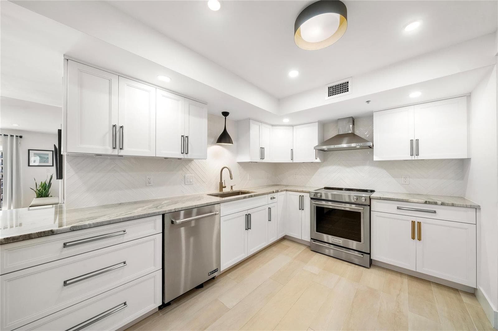 1201 S Ocean Drive 1607n photo 11