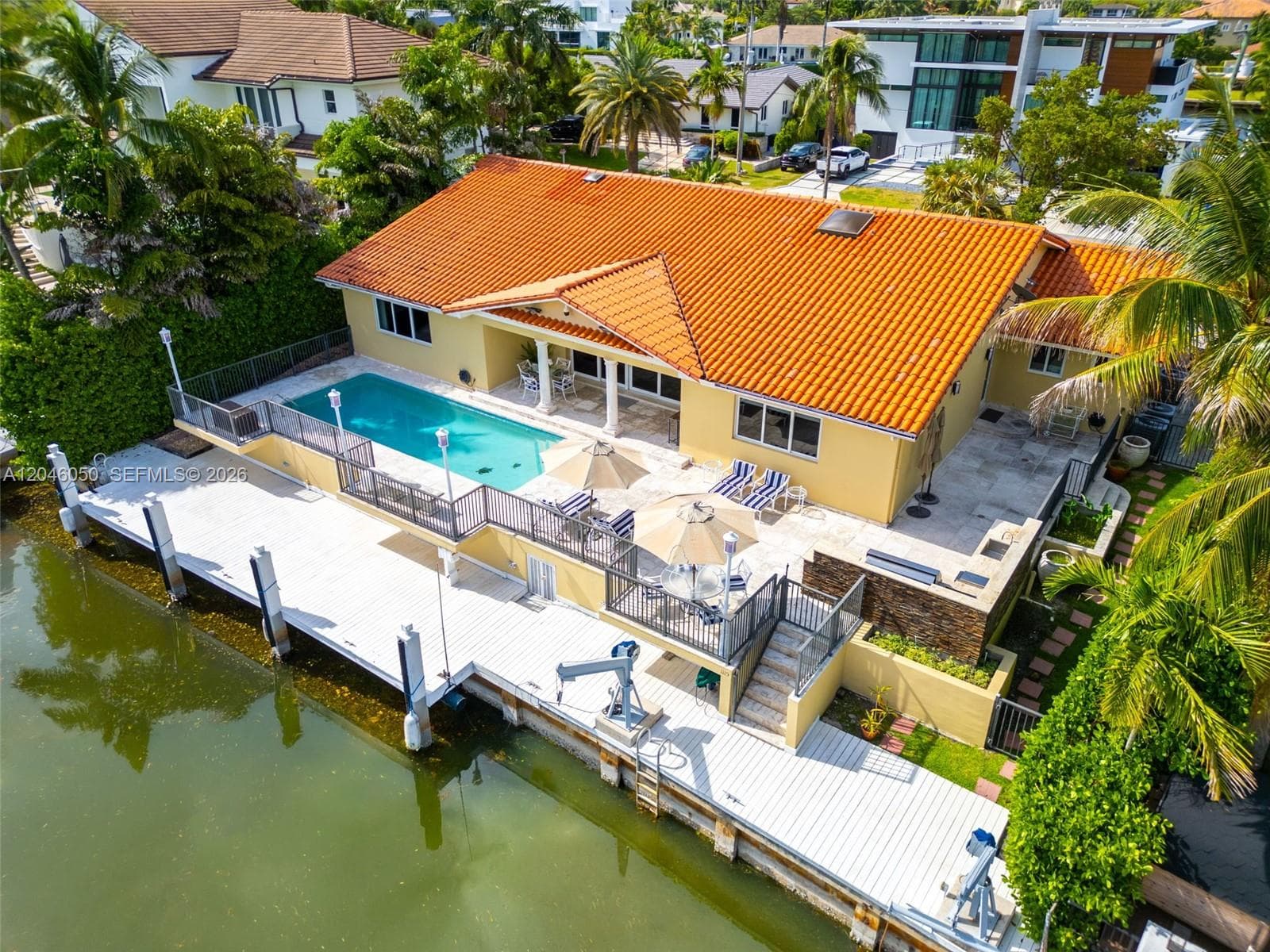 1115 San Pedro Ave 2