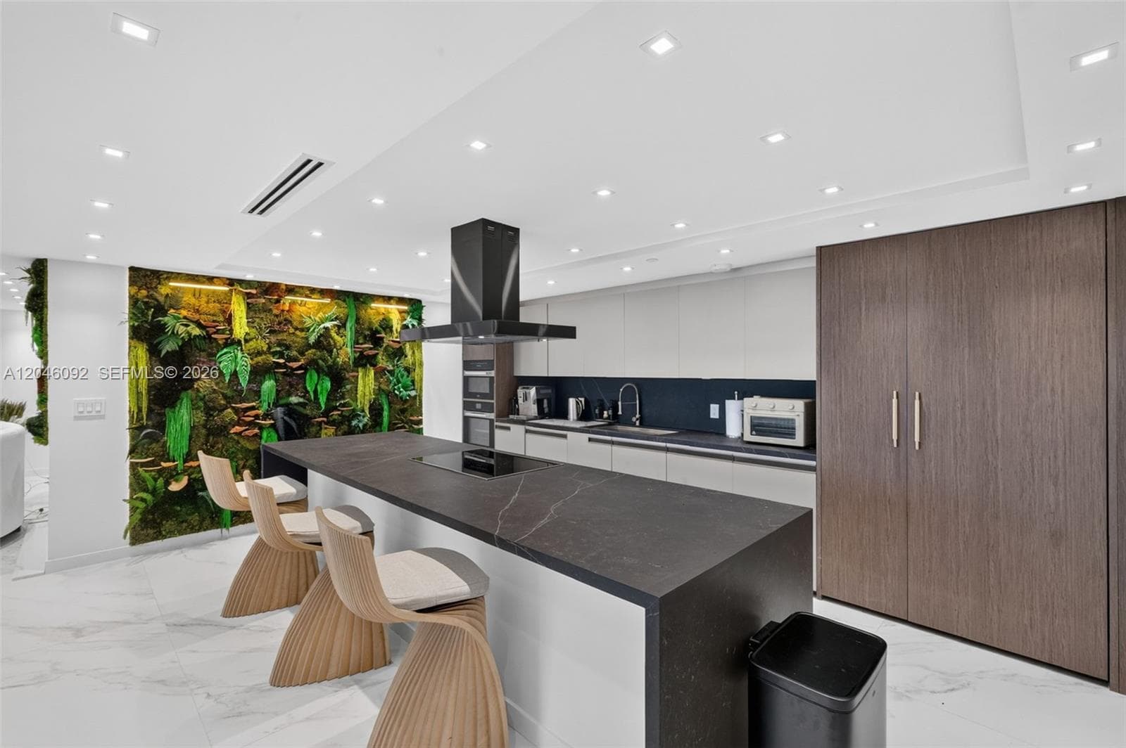 2301 Collins Ave 440-443 photo 23