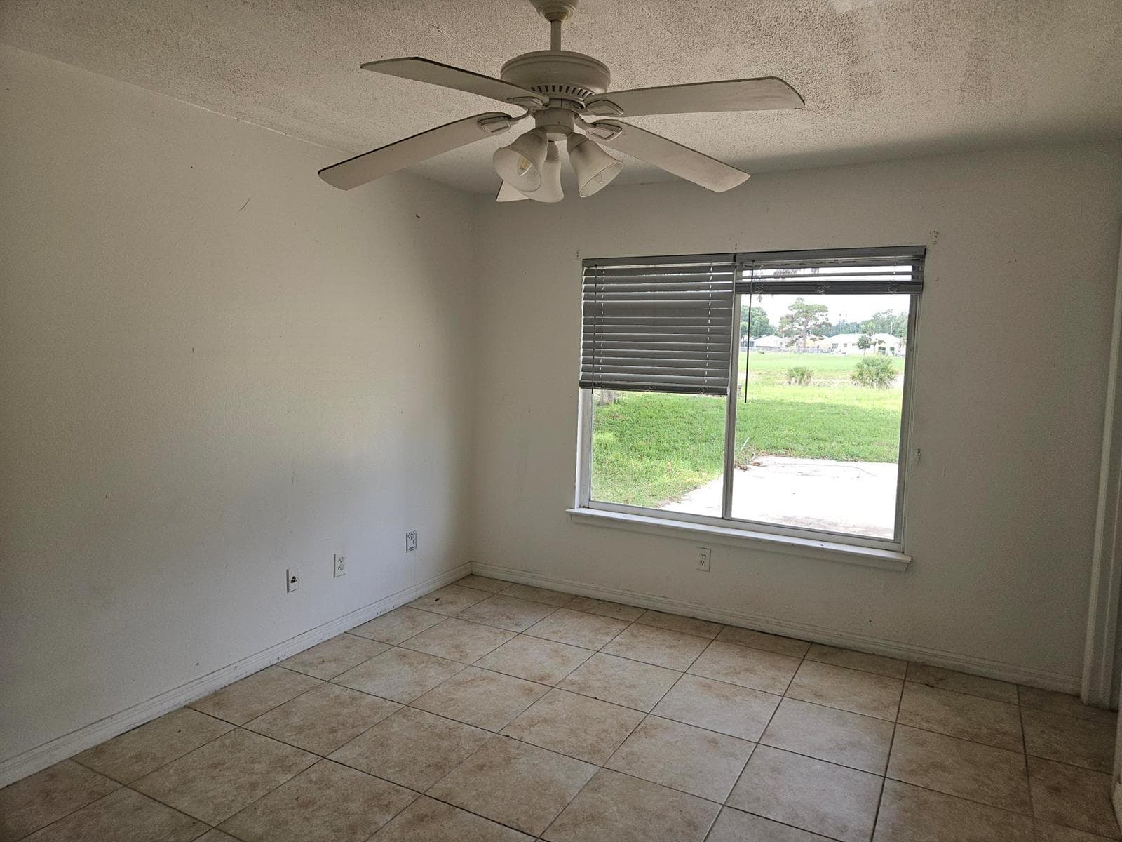 252 SW Cherryhill Road photo 13