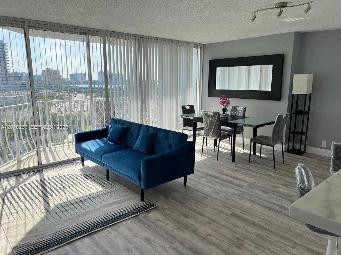 7601 E Treasure Dr 811 photo 3