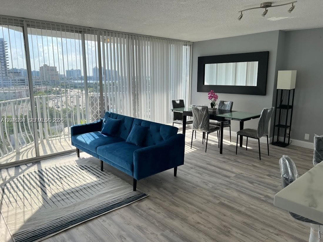 7601 E Treasure Dr 811 photo 18