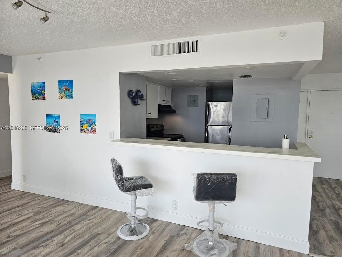 7601 E Treasure Dr 811 photo 4
