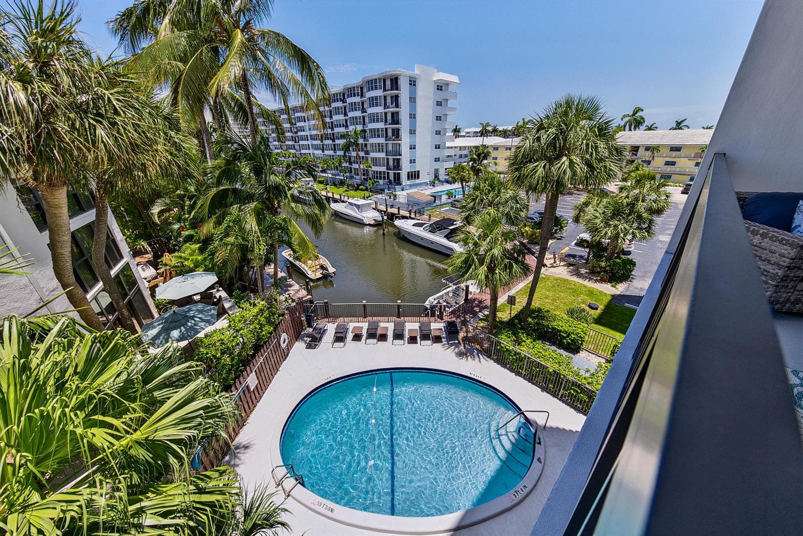 4800 Bayview Drive #402 1