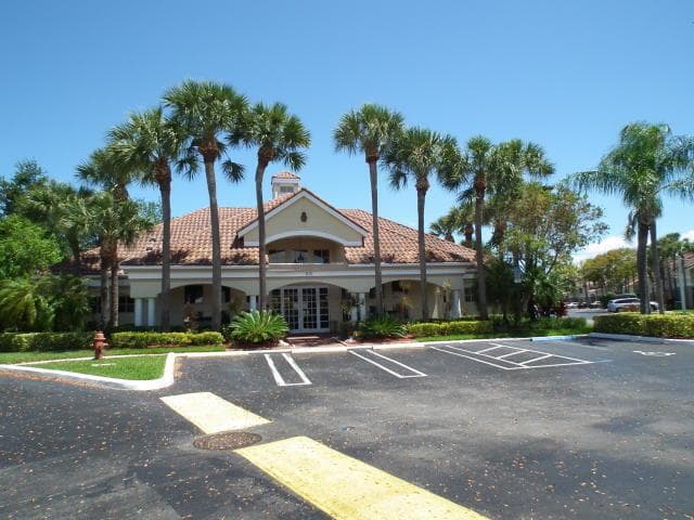 815 W Boynton Beach Boulevard 13-204 photo 3