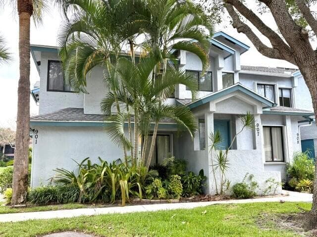 907 Harbour Pointe Way photo 1