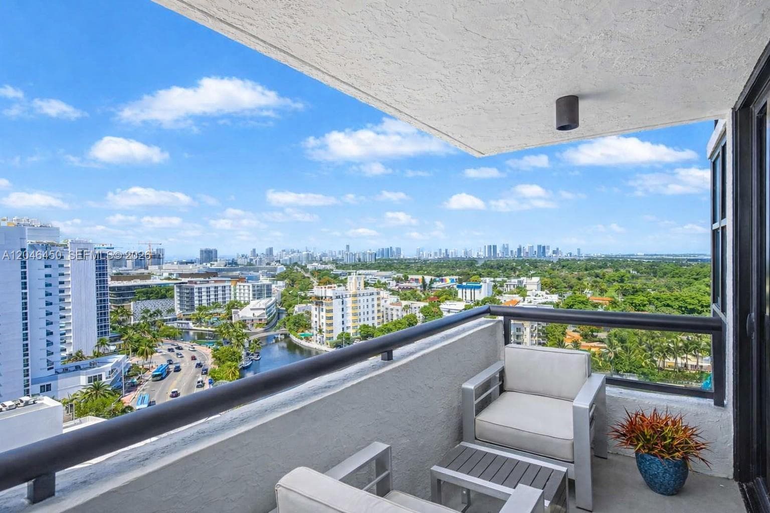 2555 Collins Ave 1814 photo 12