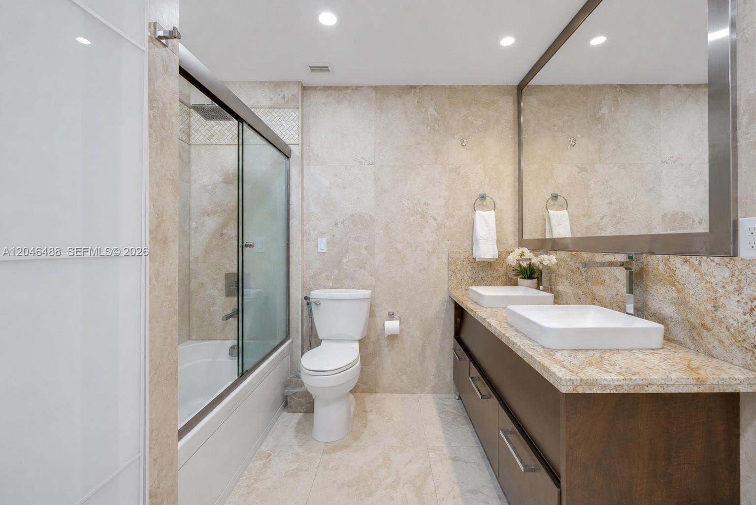 2301 Collins Ave PH22 photo 10