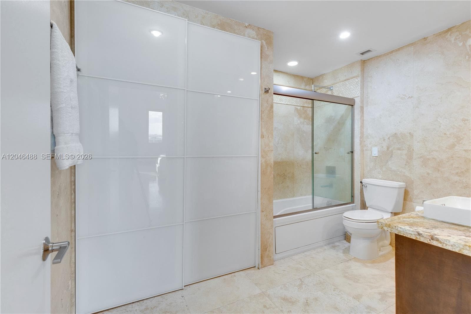 2301 Collins Ave PH22 photo 11