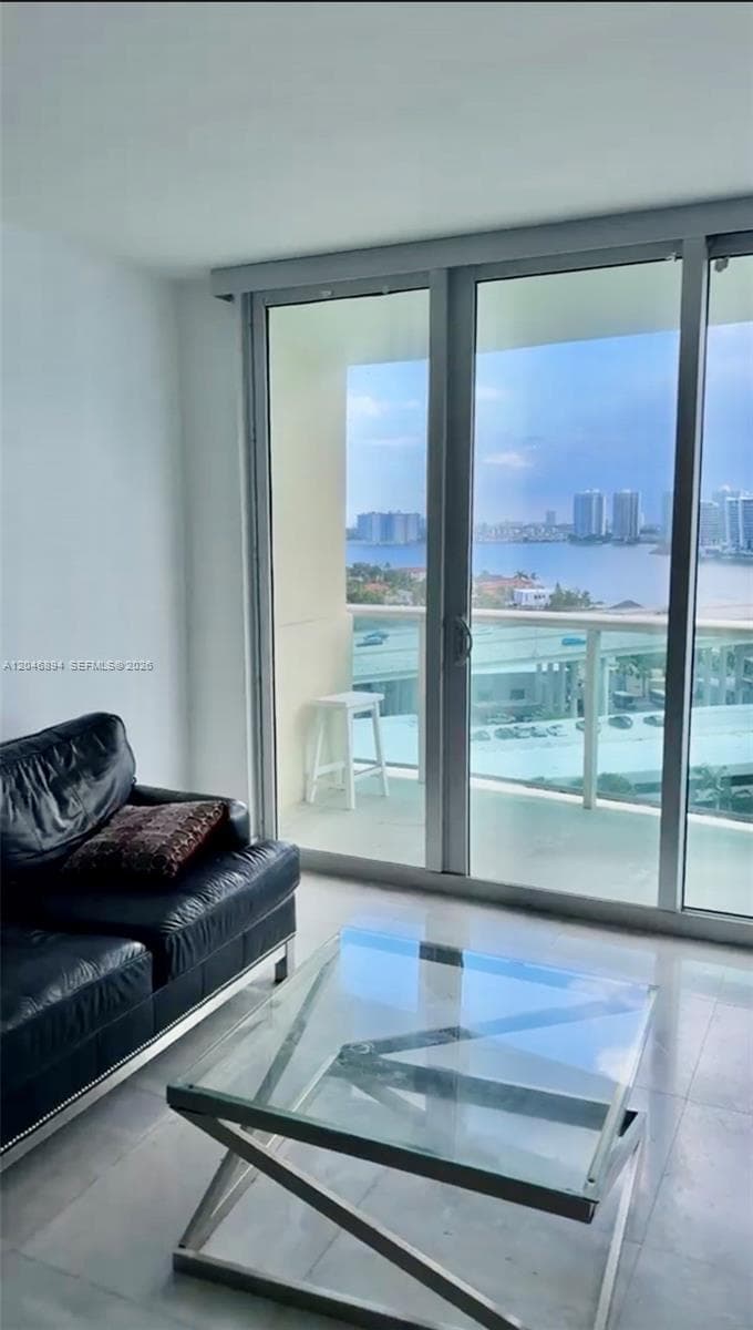 19380 Collins Ave 1423 photo 2